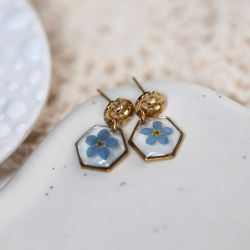 Boucles d'oreilles fleur de myosotis forme hexagone
