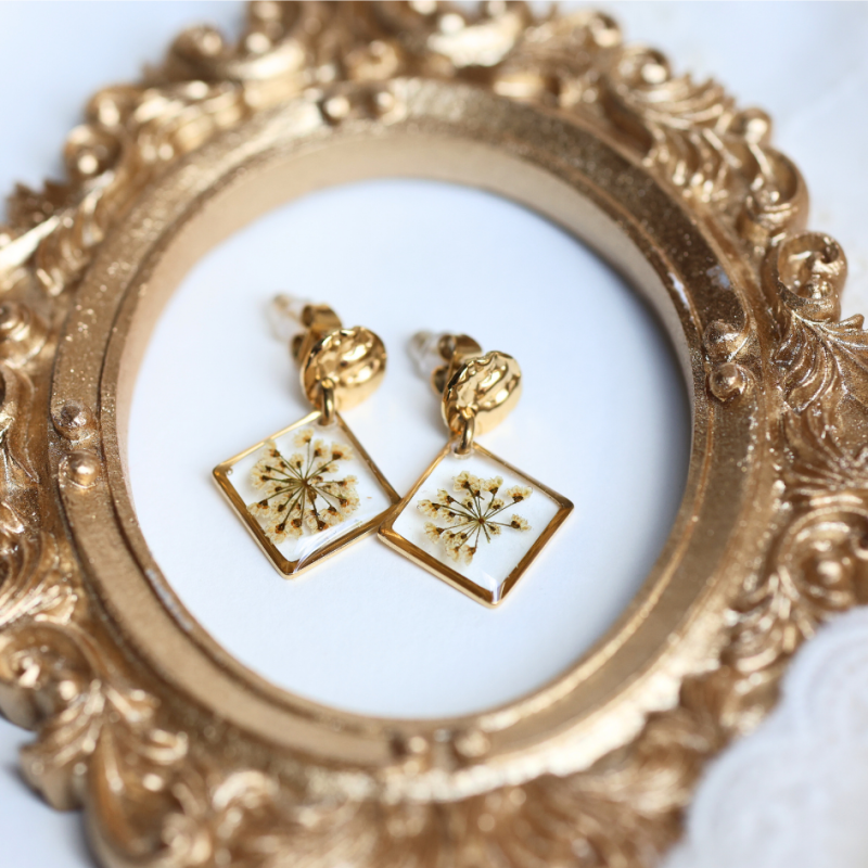 Boucles d’oreilles acier inoxydable - carré - médaille martelée - fleur de carotte sauvage